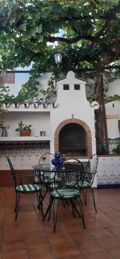 Casa Luciita: Agradable Con Chimenea, Patio Y Bbq. * Ojén